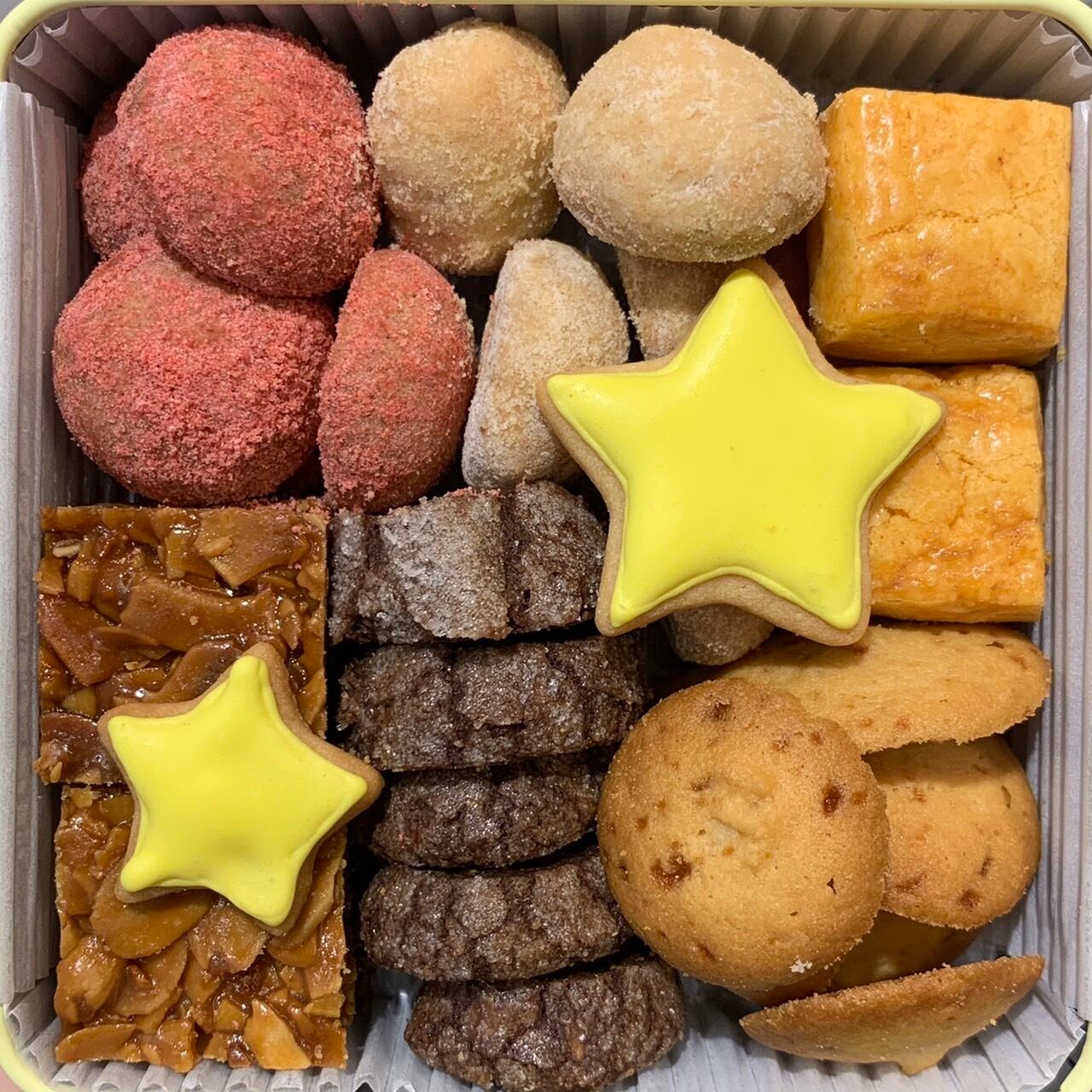 クロシェのクッキーアソート缶 Patisserie Crochet 大阪福島のパティスリー クロシェ クロシェのクッキーアソート缶 Patisserie Crochet 大阪福島のパティスリー クロシェ