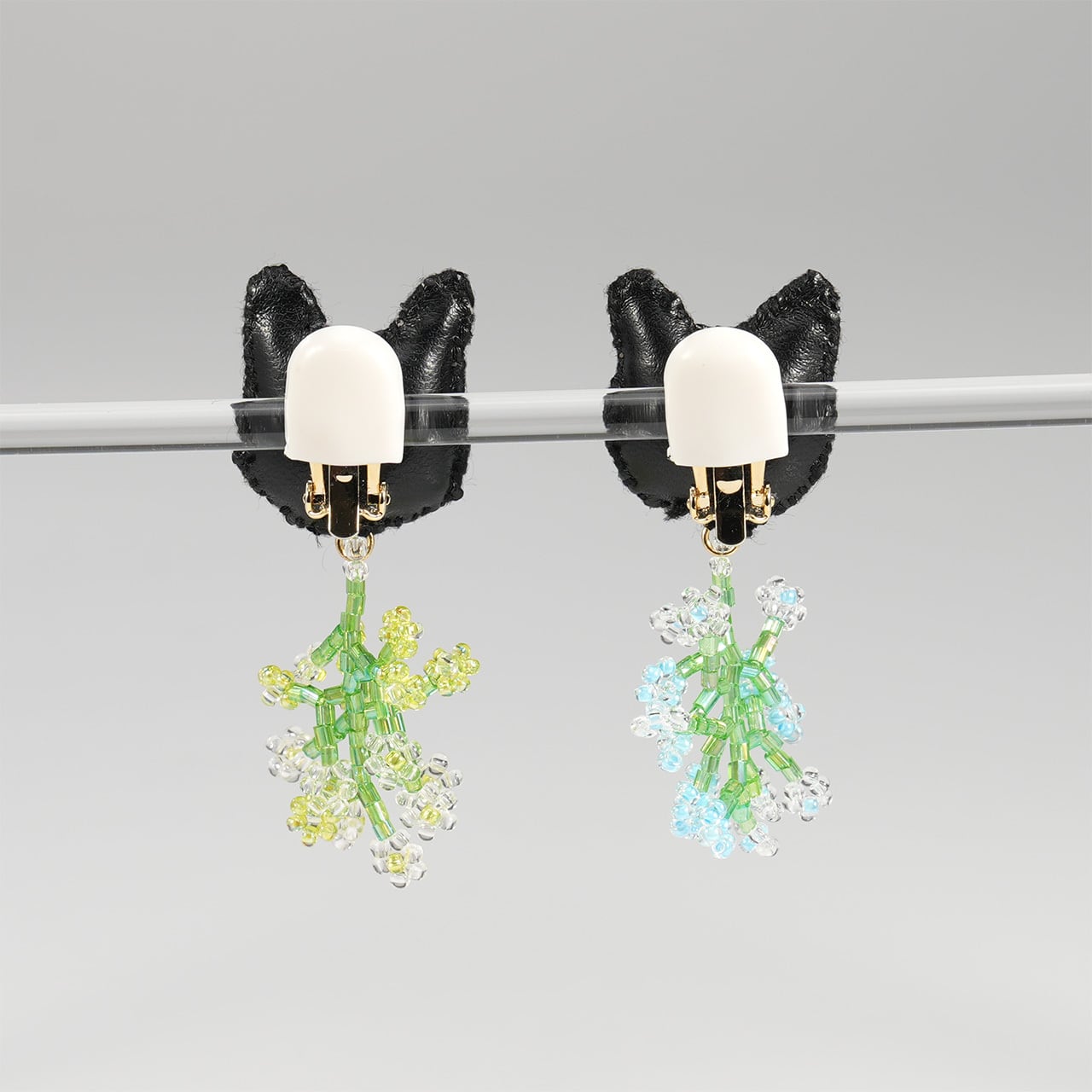 刺繍ピアス / 刺繍イヤリング Two cats and flower | tamaobazaaar