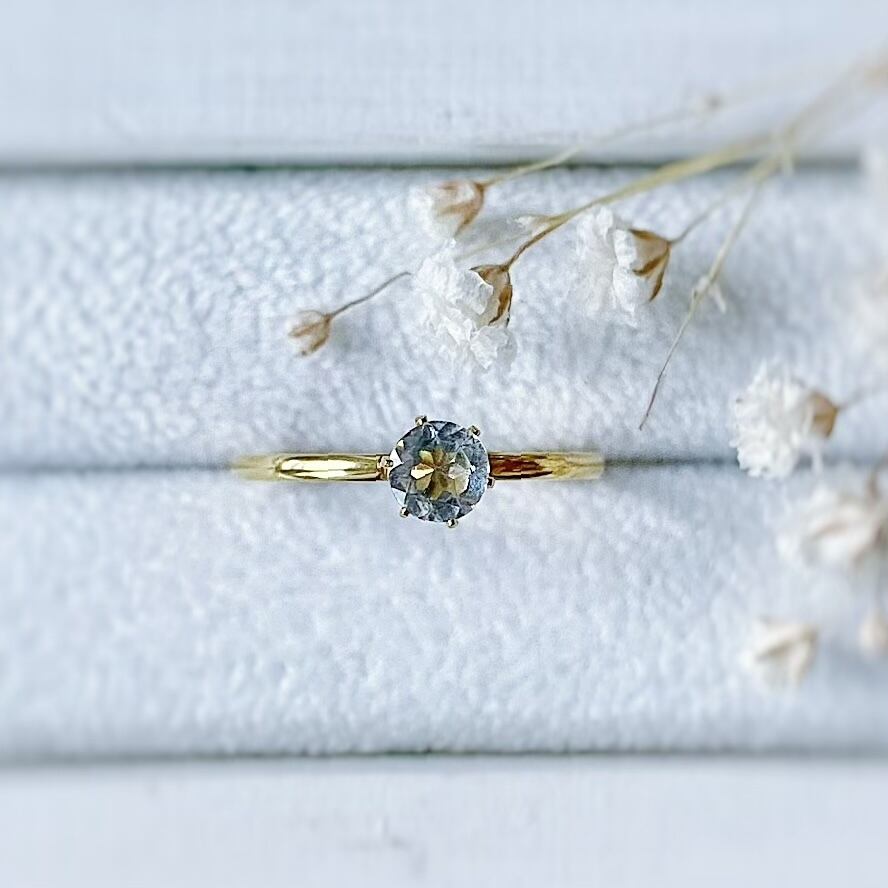 ホワイトトパーズのクラシカル華奢リング - Thaïs -