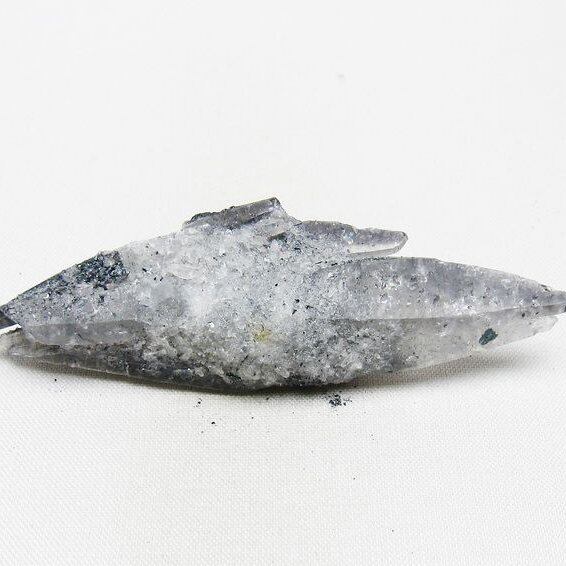 レーザークリスタル 水晶 クラスター 水晶 原石 スティブナイト 輝安鉱入り 一点物 おまかせ便 172-3364