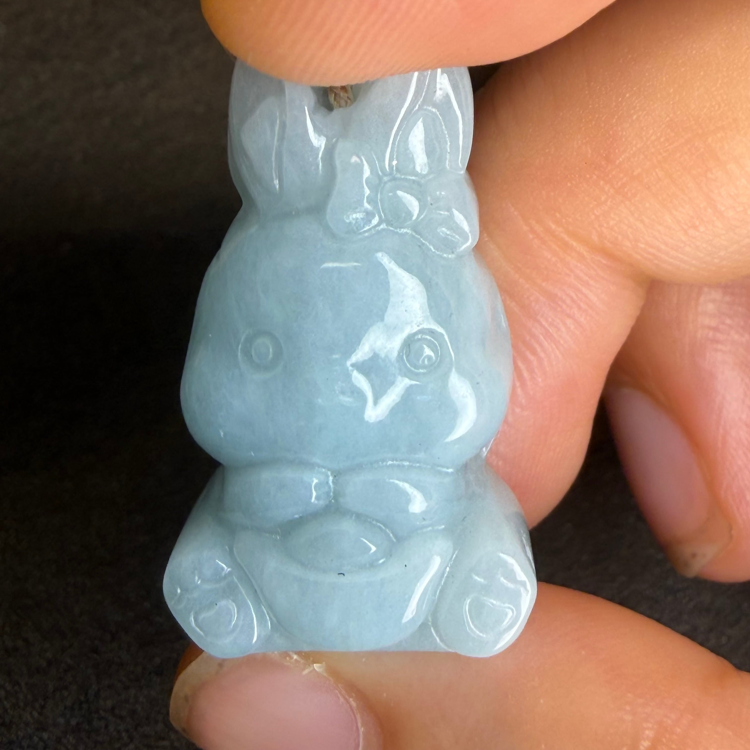 天然翡翠 兎 彫刻 ペンダントトップ 無含浸 無着色 A貨 | FARBE