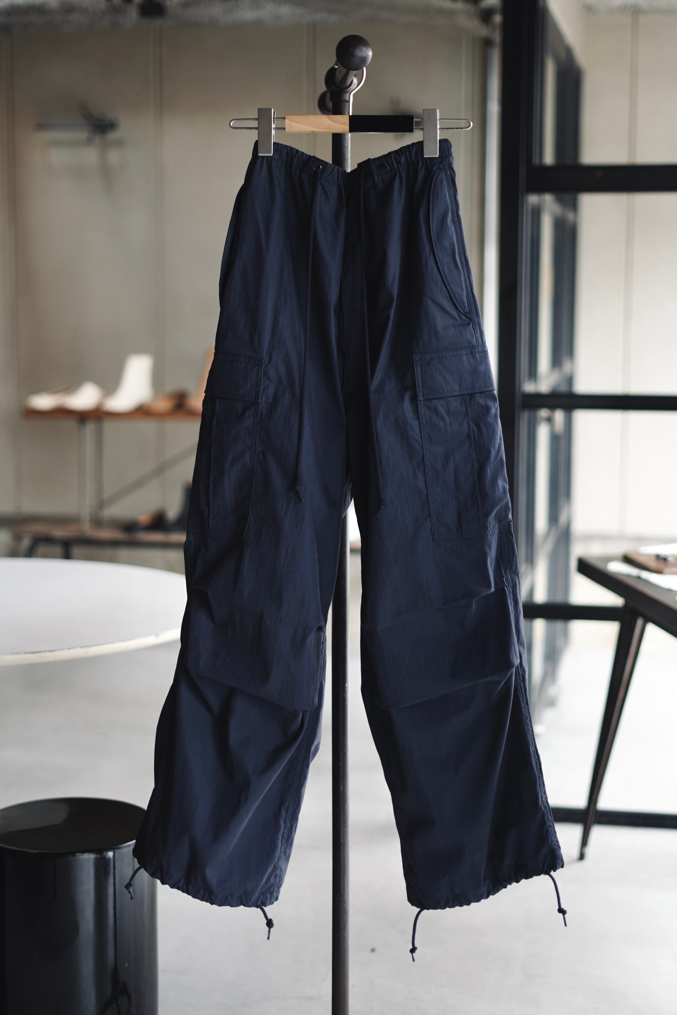 HYKE / TYPE M-51 SHELL PANTS (NAVY) | JUQUI Online