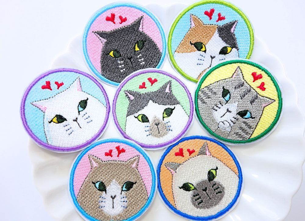 シールにもなる猫の刺繍ワッペン◆丸型　komachi（こまち）