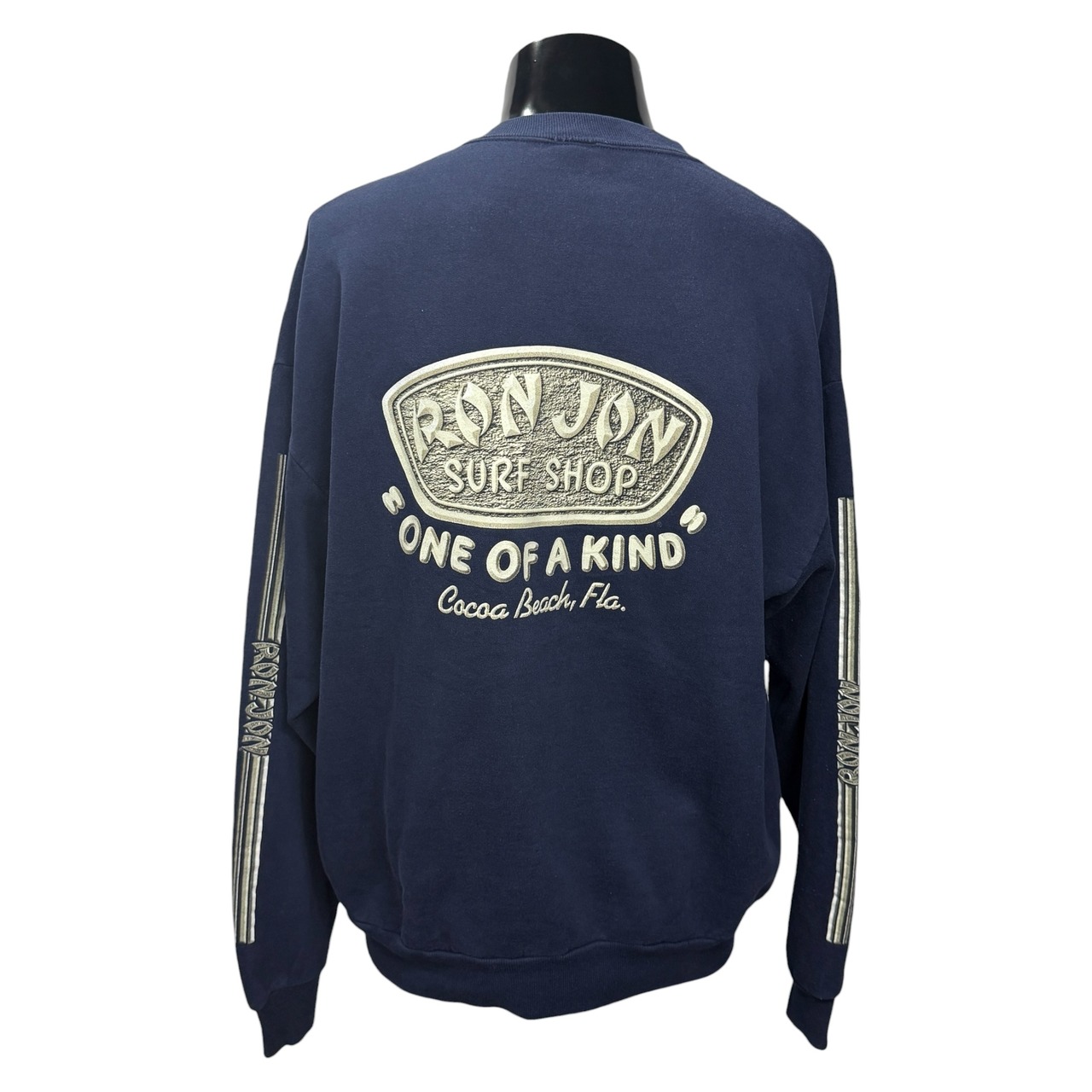 【RON JON SURF SHOP】ロン・ジョン・サーフショップ "ONE OF A KIND" 袖プリント入りトレーナー