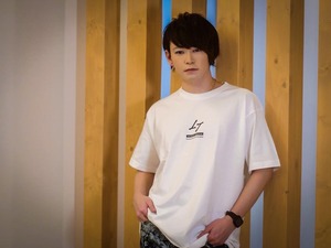 White Tシャツ /「TT」Logo Design