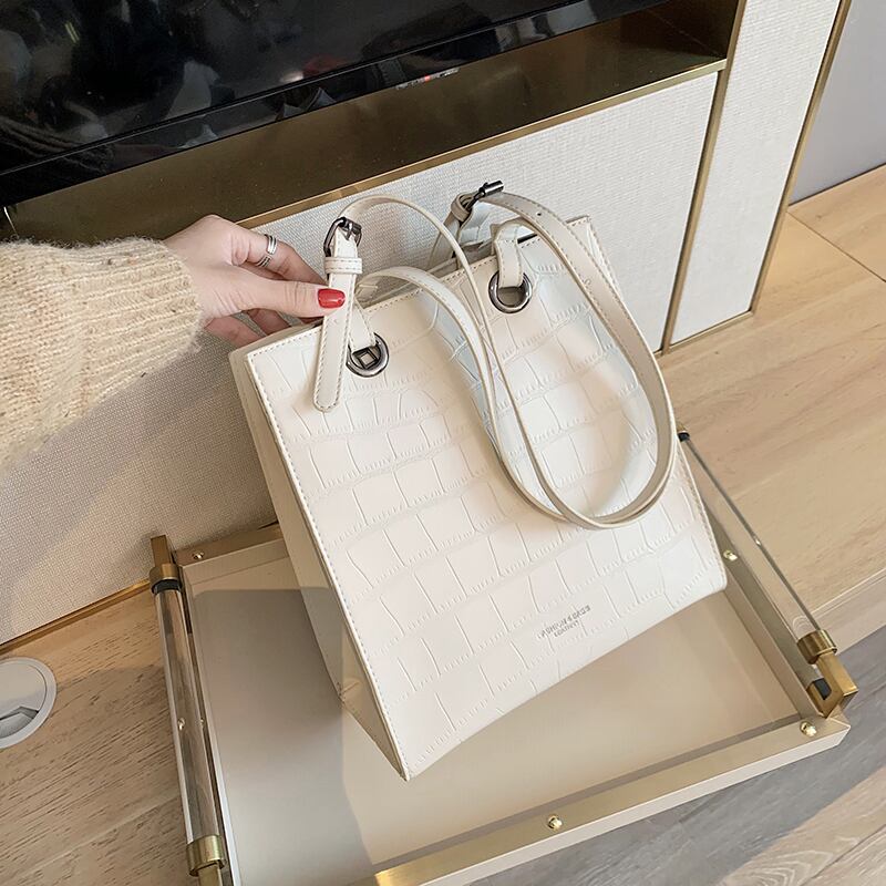 センス小さなバッグ女性2020新しいトレンディなファッションワイルドインズワンショルダー脇の下バッグネット赤エインエア小さな正方形バッグ Tiancai_Wing_Bag0382148