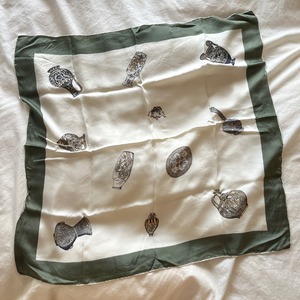 VASE MOTIF SCARF