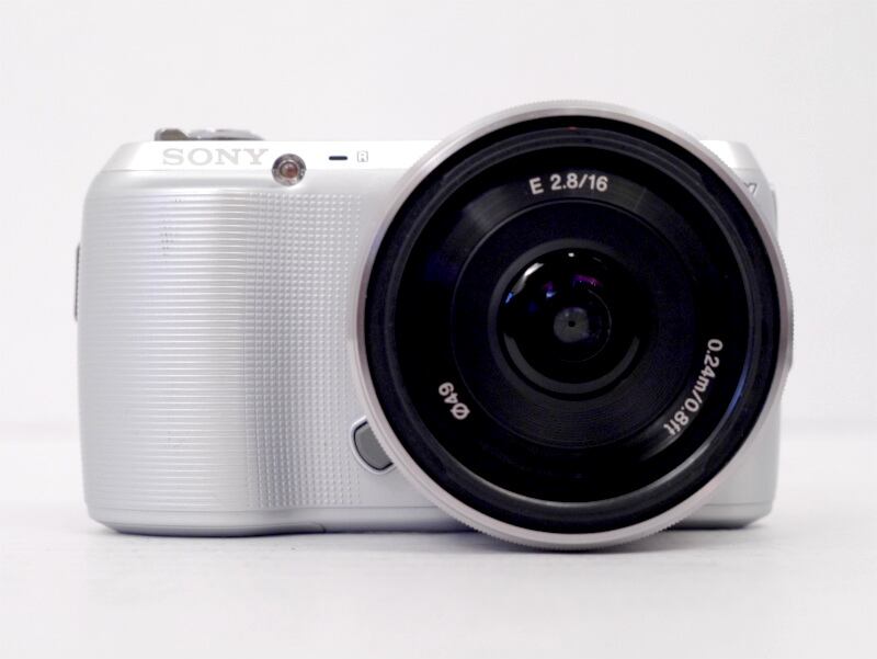 大人気ミラーレスカメラ　SONY NEX-C3　単焦点　レンズキット