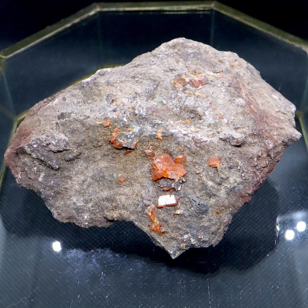 兵庫県佐嚢産　紫水晶（フラワーアメジスト） N096   母岩付き原石　鉱物標本