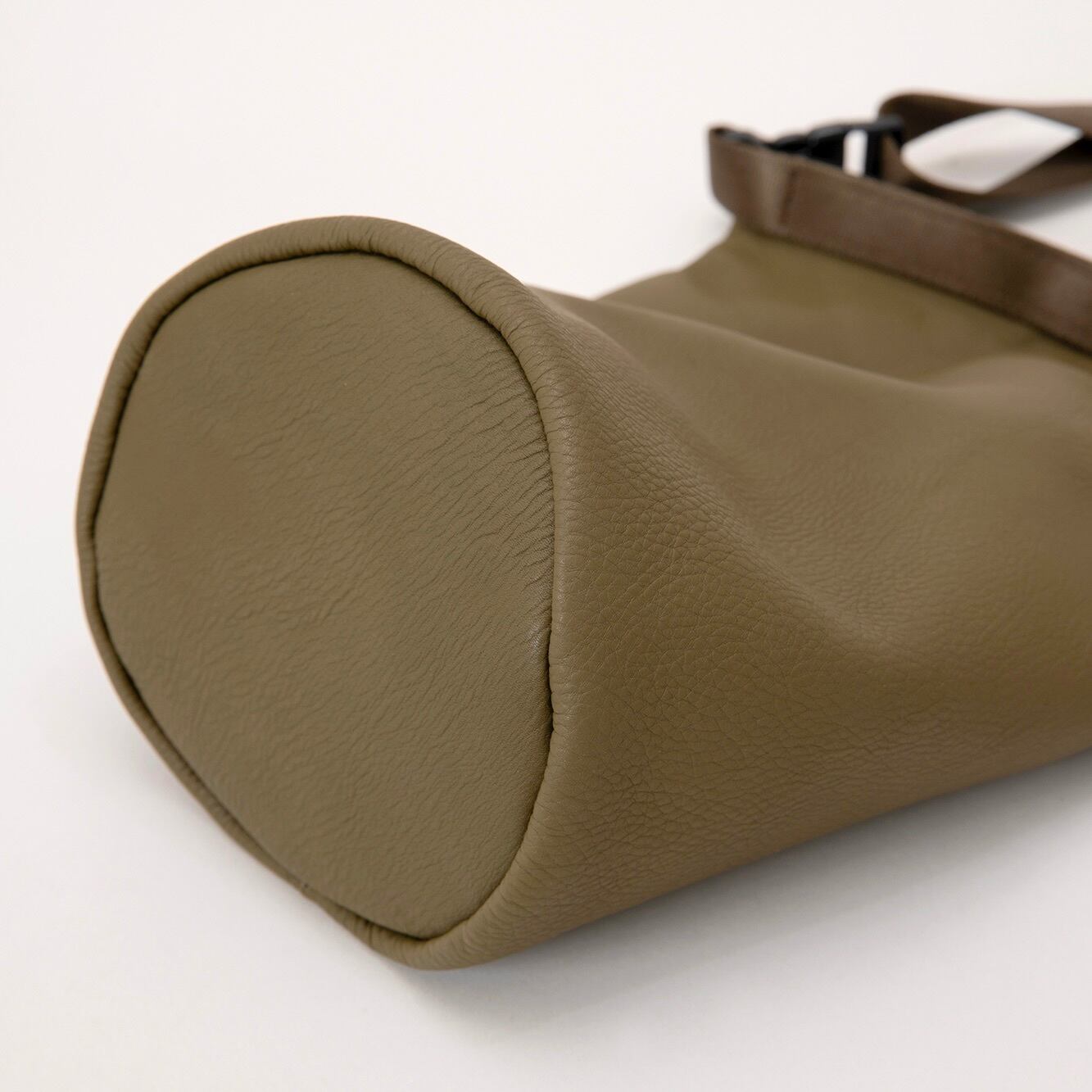 E R A. BUBBLE CALF ROLLTOP BAG 3L S007 | 1F Store