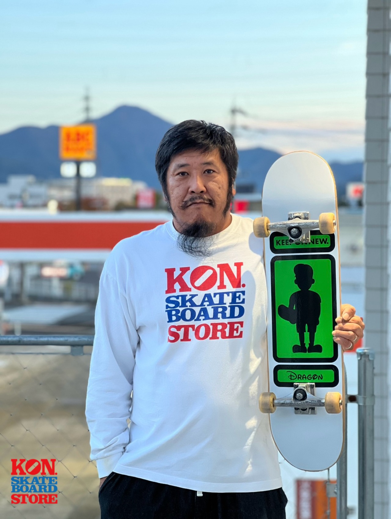 KON. SKATEBOARD STORE Long T-shirts