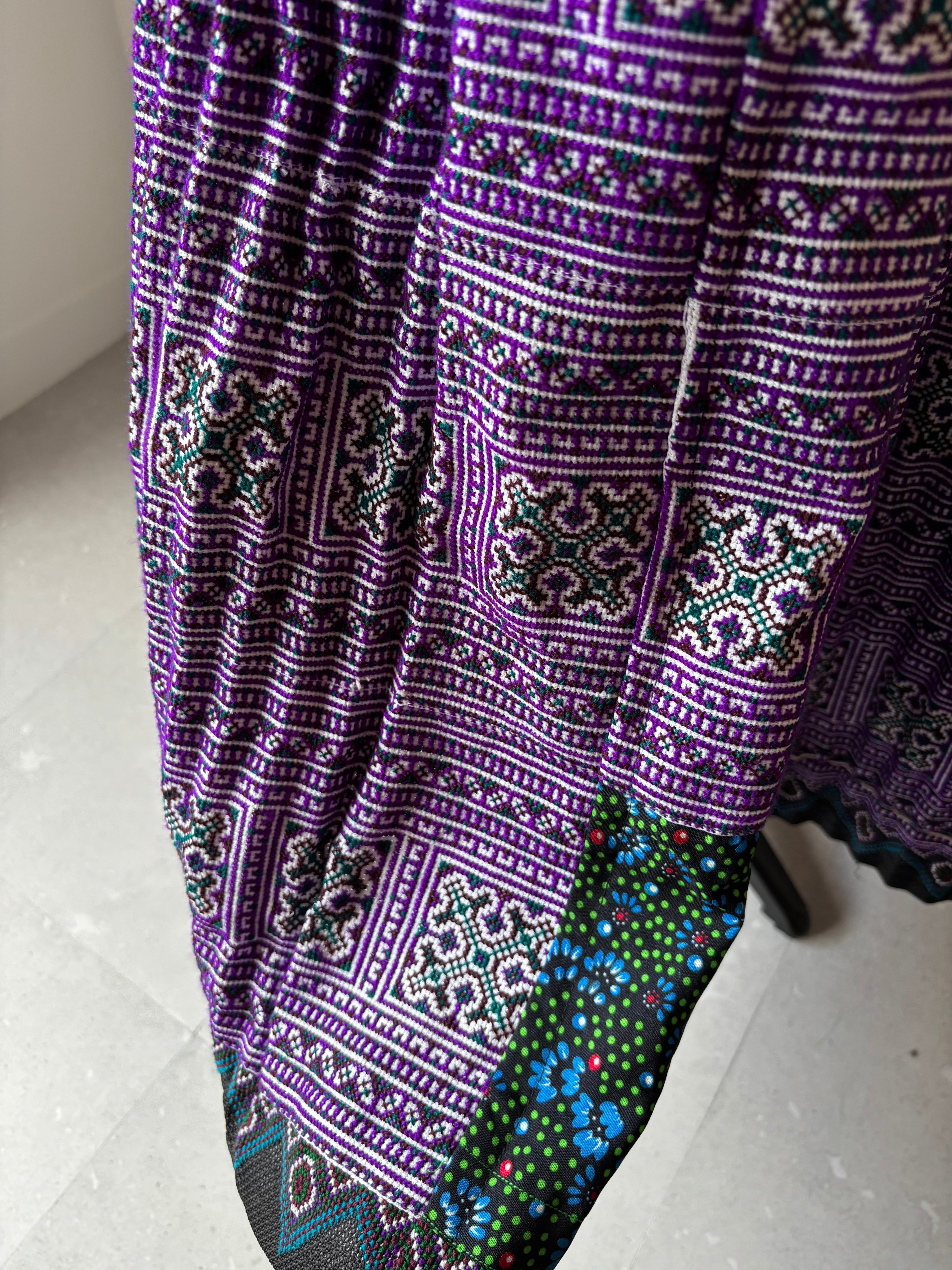 モン族スカート 009 ロング 花モン手刺繍 裾ボリューム 贅沢に