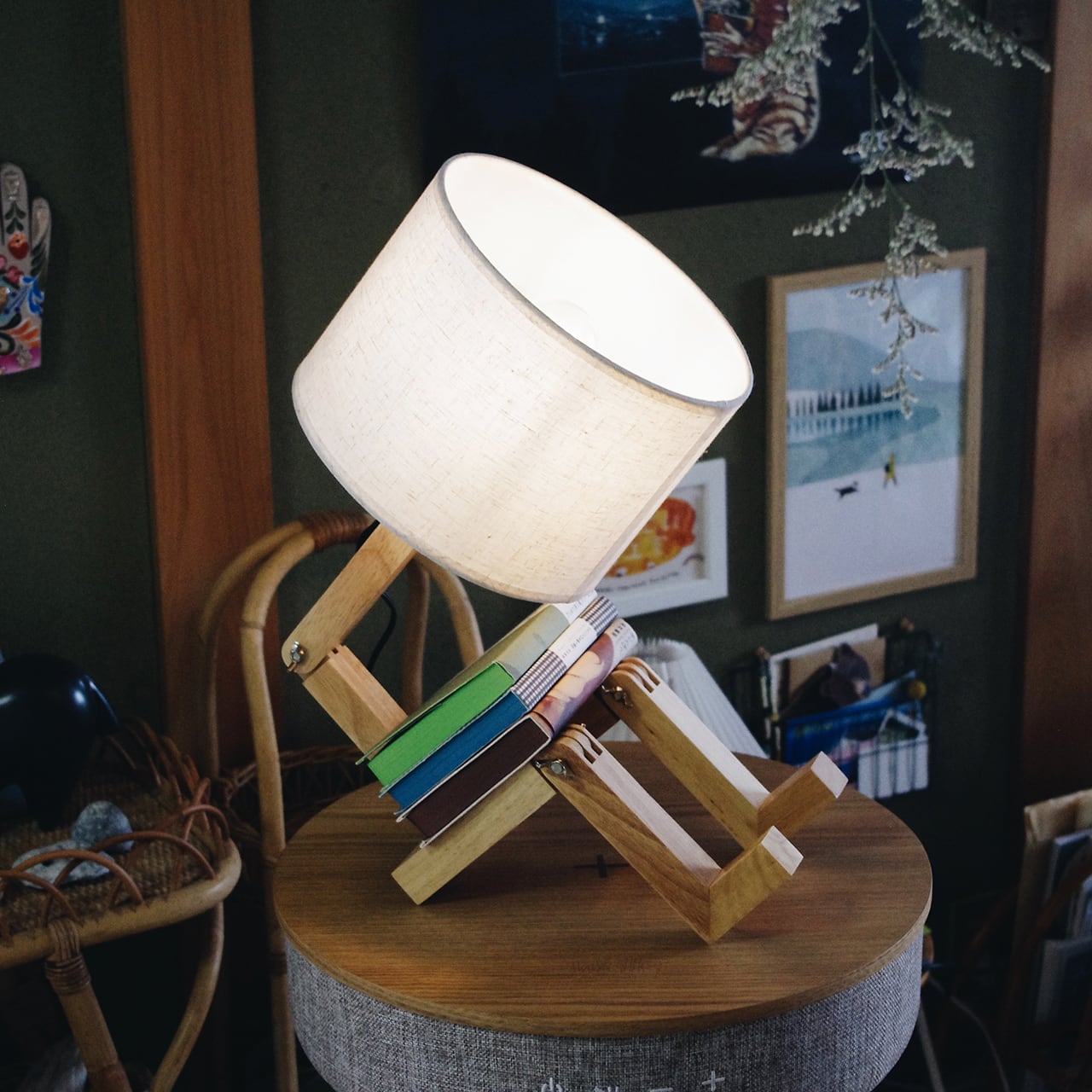 Woodman lamp