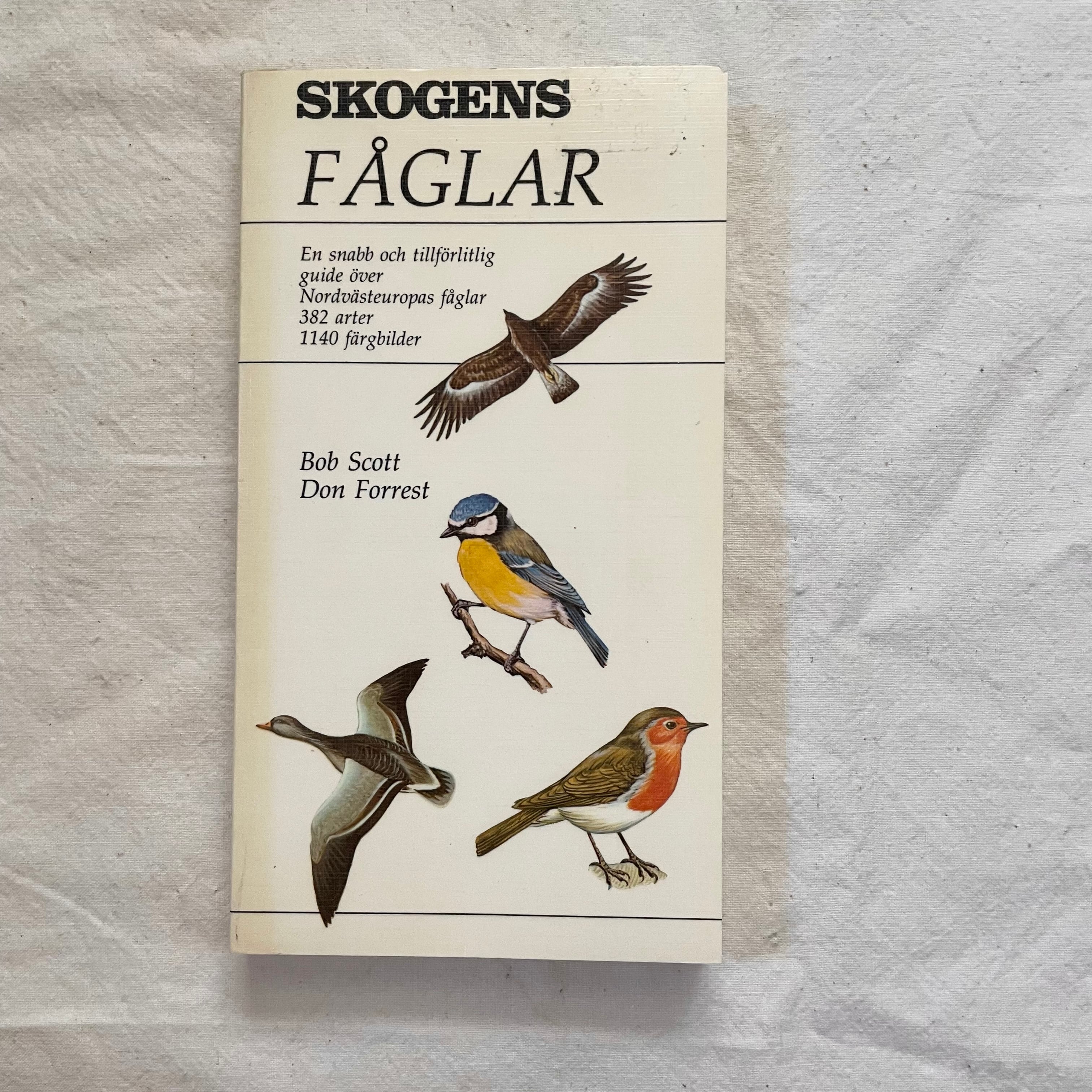 スウェーデンの鳥図鑑な本