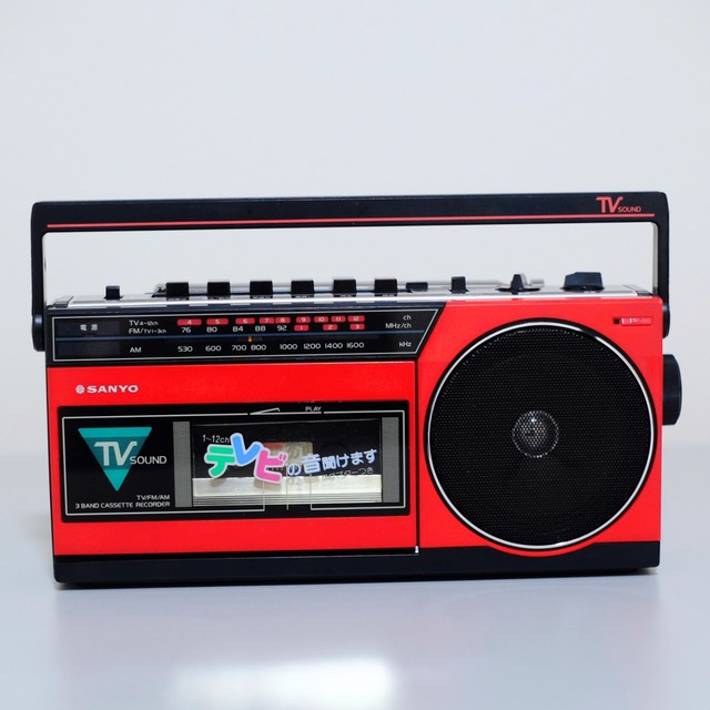 レトロ・ヴィンテージな中古ラジカセ 、カセットプレーヤー、レコード