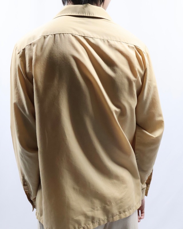 coloring open collar shirt