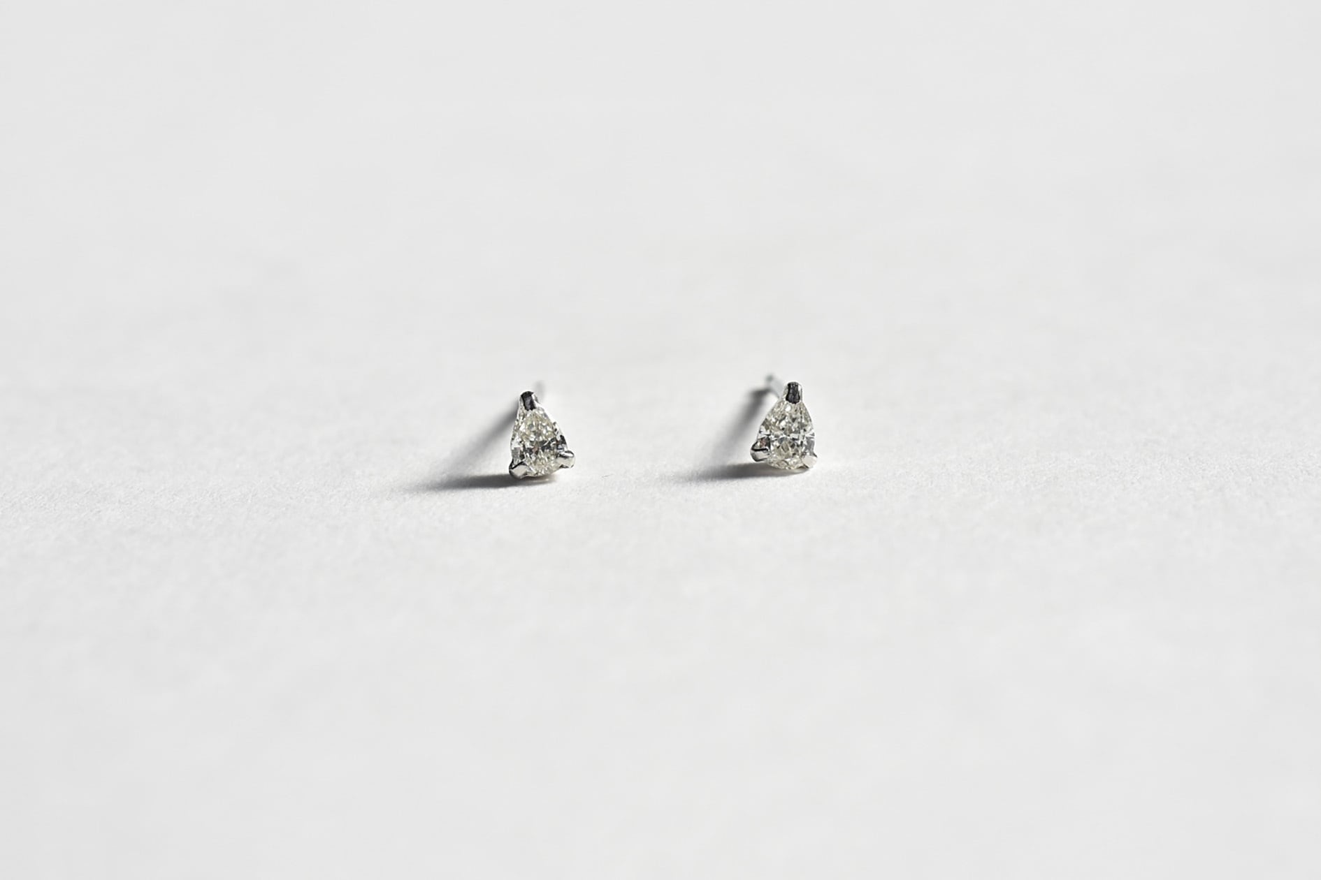 『 ペアシェイプカット 』ダイヤモンドピアス 0.14ct / Pt900
