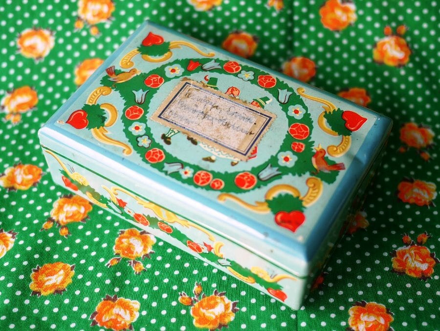 ドイツ お花の缶 Tincan お針箱 裁縫道具箱 ソーイングボックス ハンドメイド 手作り