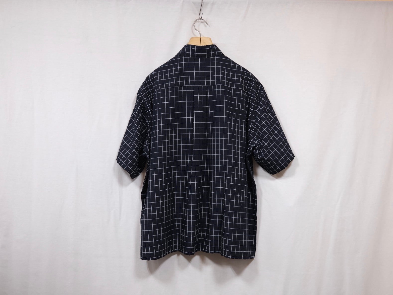 UNIVERSAL PRODUCTS. S/S SHIRT[D.NAVY] www.innoviafilms.com