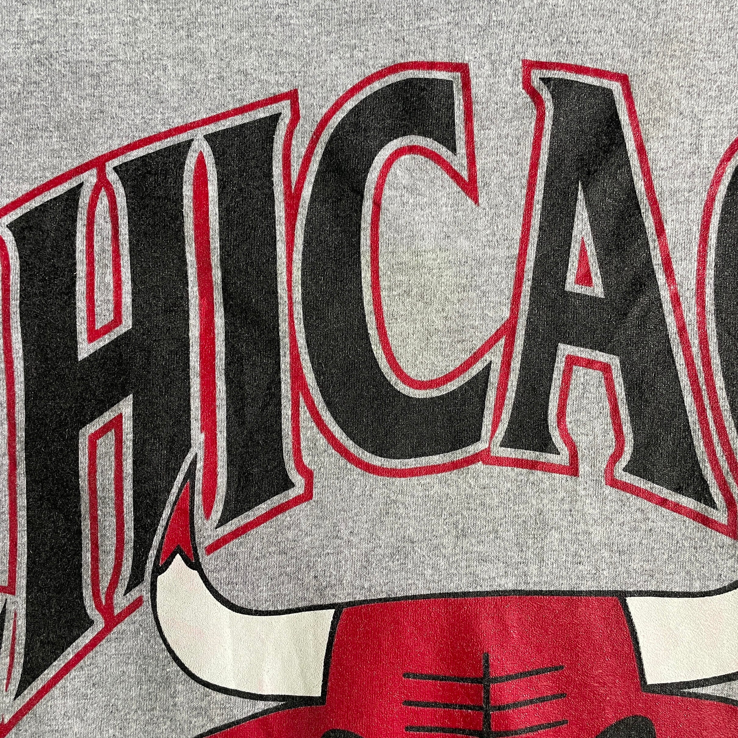 H2318 CHICAGO BULLS ブルズ　NBA プリントTシャツ