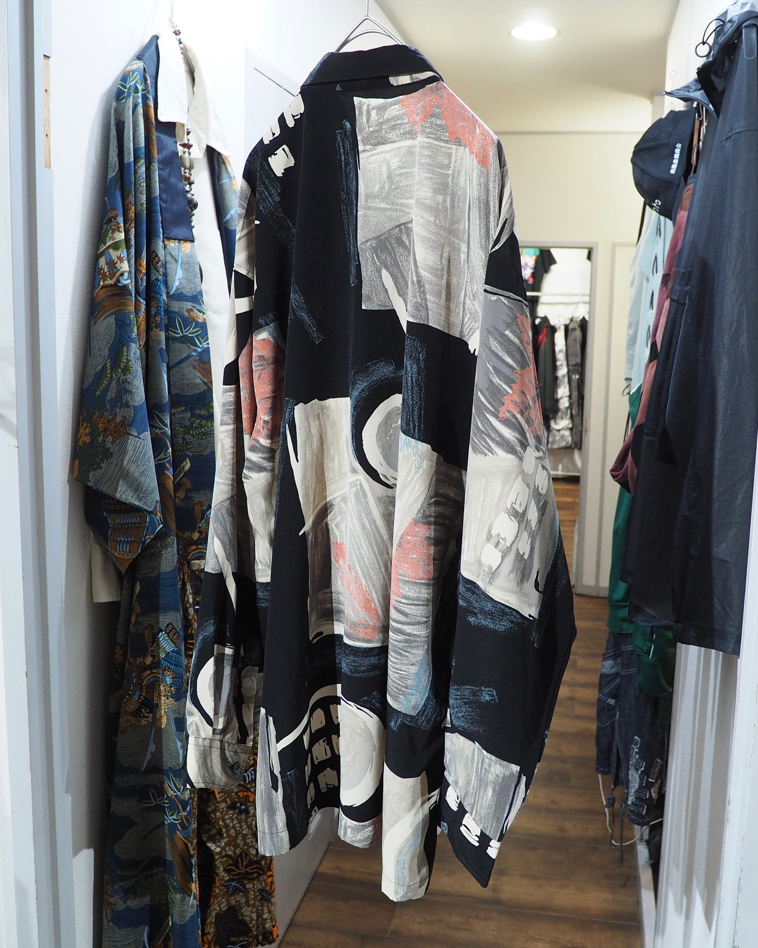 1990s Beautiful abstract Art painting vintage Drape loose shirt