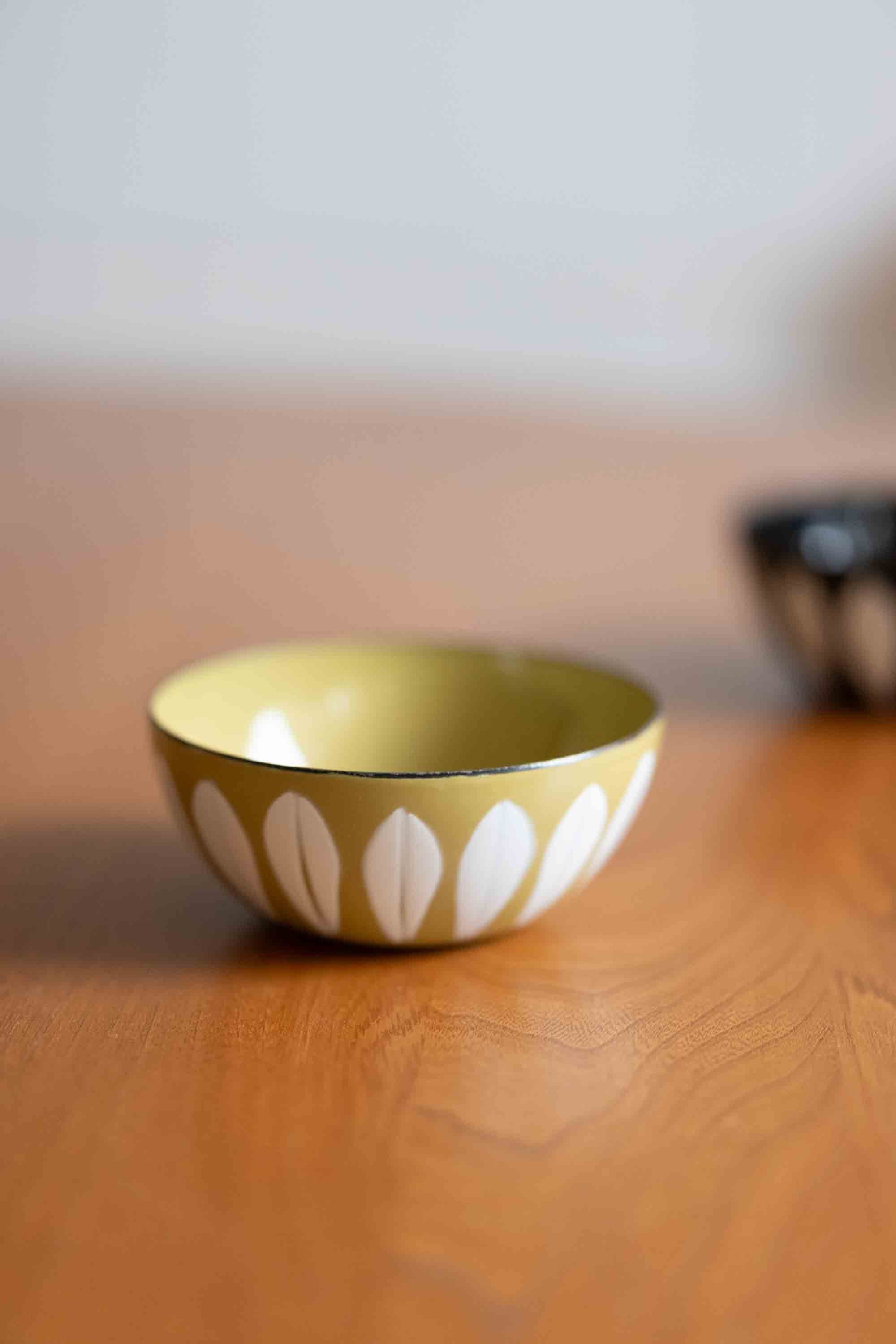 キャサリンホルム　ロータス柄　ホーロー製のボウル　超ミニ！SSサイズ　CATHERINEHOLM bowl　オリーブグリーン