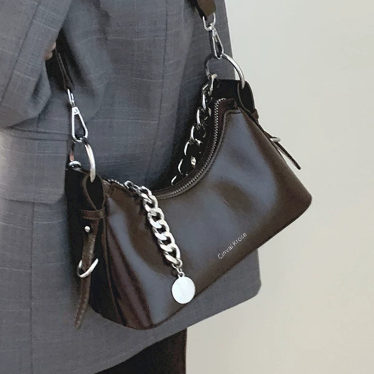Crossbody bag with charm (ME497)
