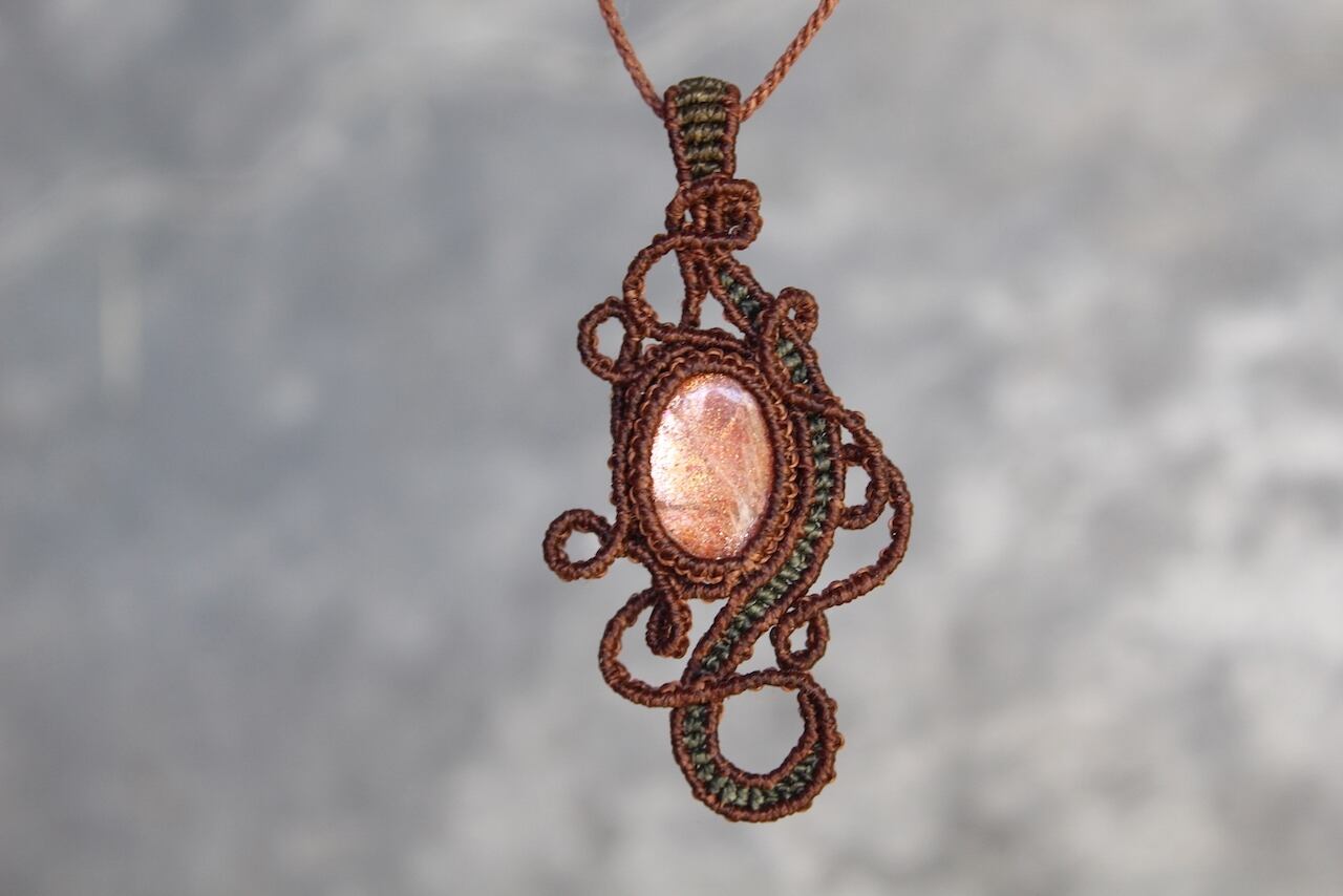 Sunstone micro macrame pendant