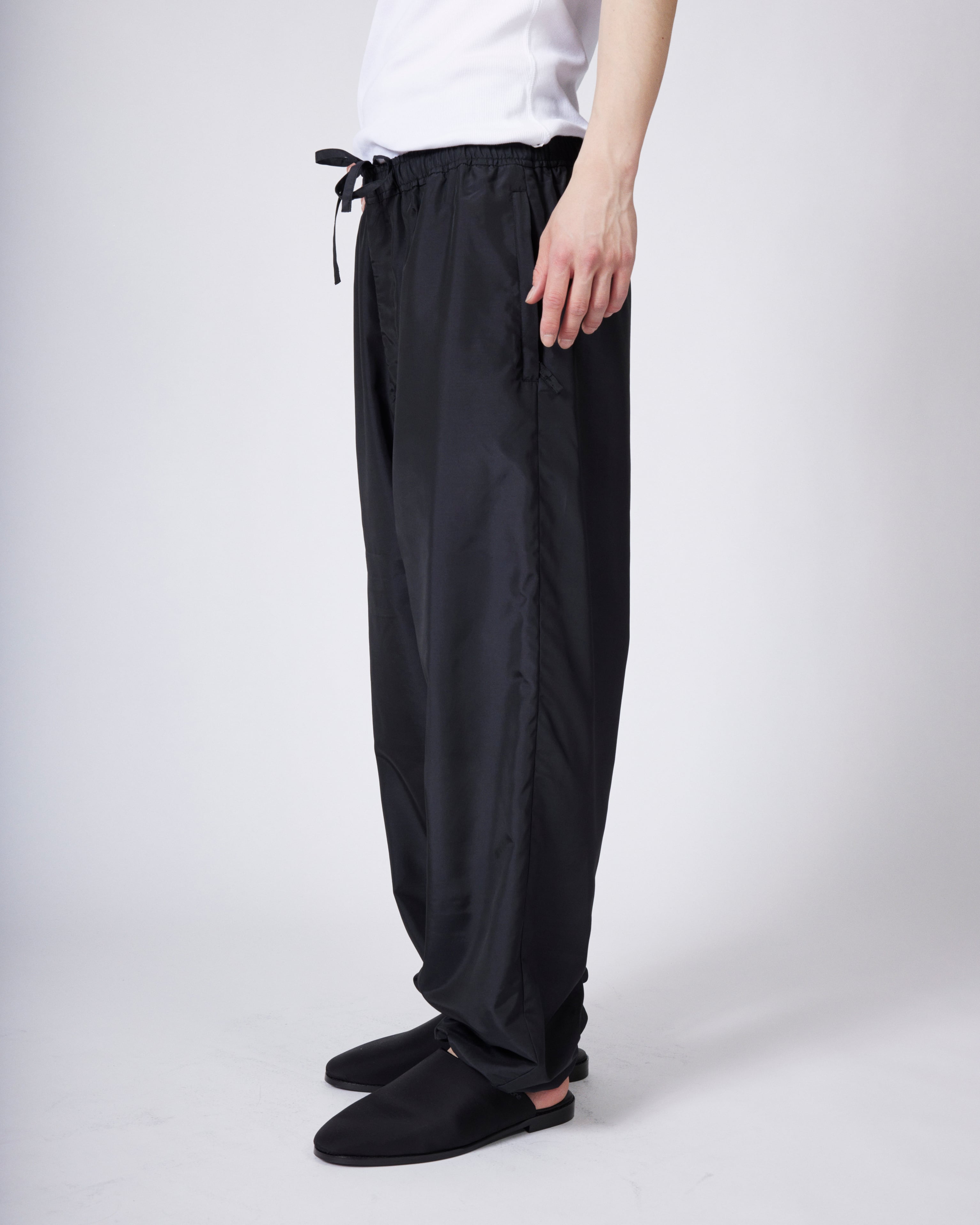 everyone トラックナイロンパンツ everyone nylon silk track pants (BLACK) | everyone