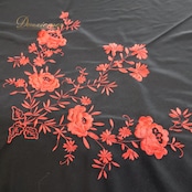 フラメンコ 衣装 シージョ ピキージョ 黒 花柄 トライアングル フレコ ダンス ブラック系 レッド系 刺繍 三角形 小物 レース 舞台 発表会 イベント ロング ショール 女性 衣装デザイン おしゃれ フラメンコダンス 刺繍デザイン フリンジ ステージ衣装