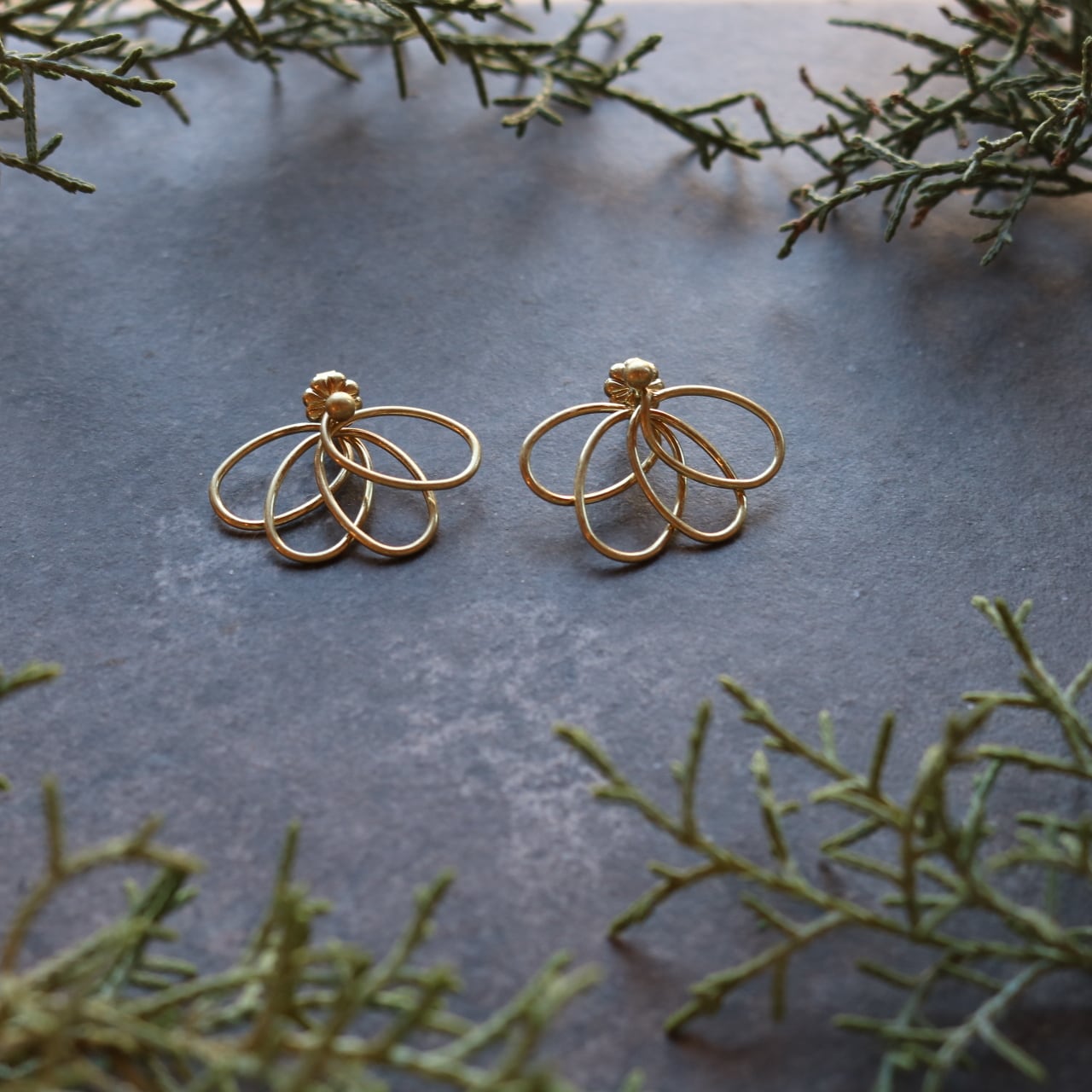 shesay アシンメトリーピアス | Zakka so-la