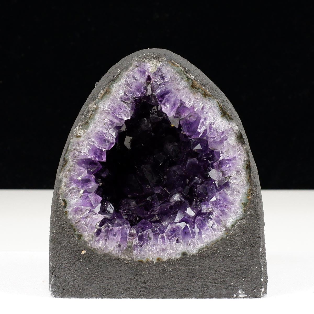 1.5Kg アメジストドーム ウルグアイ産 アメジスト ドーム ジオード 原石 置物 カペーラ 一点物 174-2256
