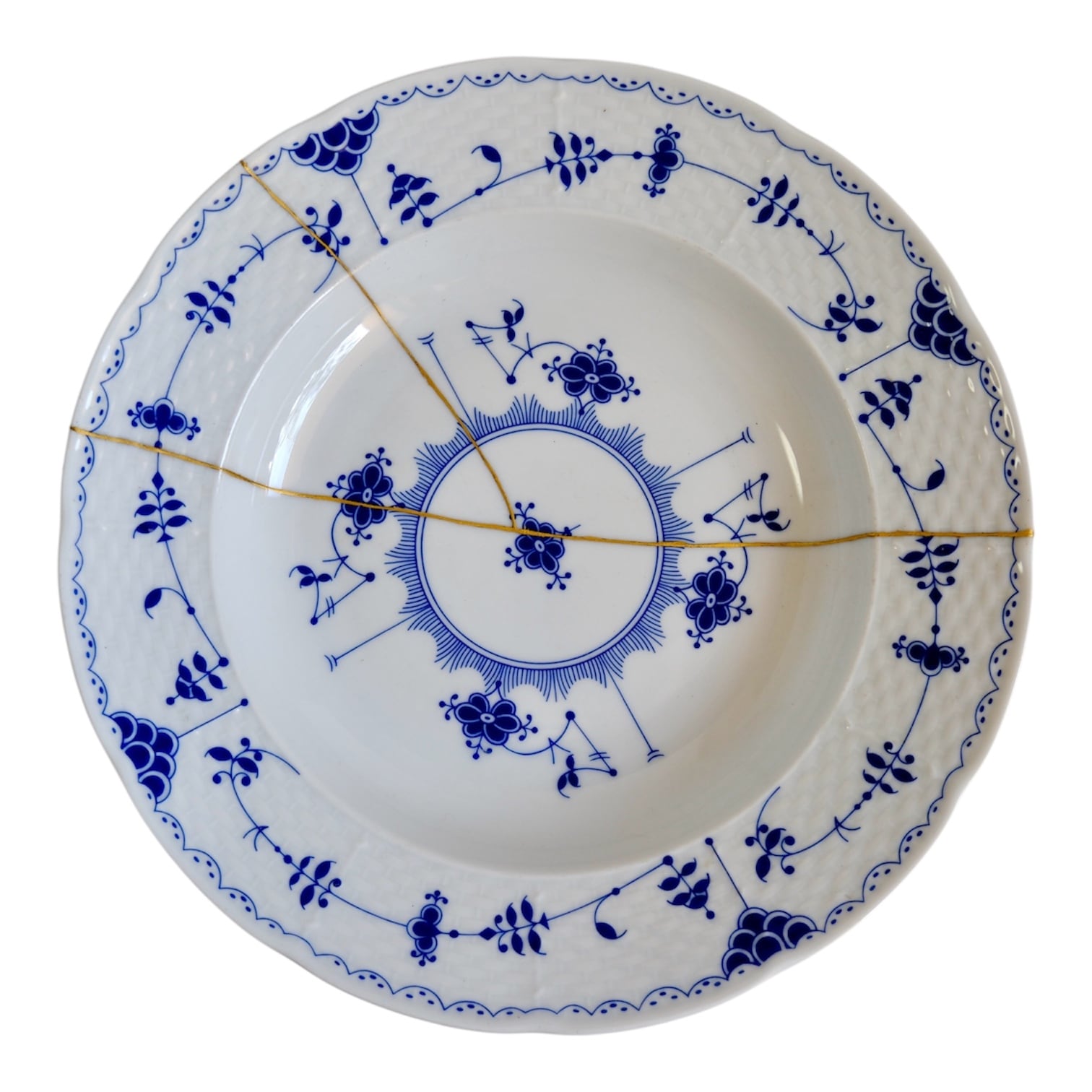 KINTSUGI Italian Blue & White Plate – Floral Majolica with Golden Repair | One of a Kind