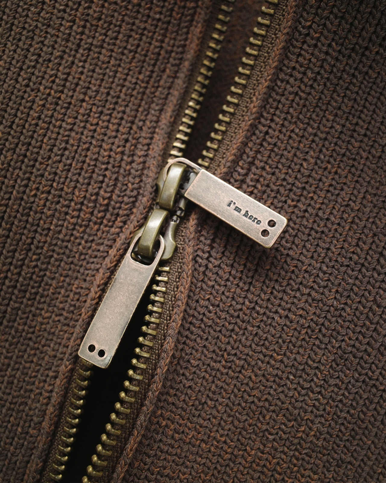 i’m here - Driver’s Knit Vest ：Black｜前後スイッチ／ダブルファスナー／立体リンクス