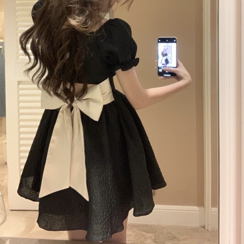 ワンピース レディース ミニワンピース ドレス ミニドレス ミニ ミニ丈 ショート ショート丈 半袖 パフスリーブ スクエアネック 裾フレア フリル リボン ハイウエスト バックリボン かわいい 大人可愛い シンプル カジュアル 上品 エレガント フェミニン 綺麗 こなれ感 ラブリー キュート ガーリー 個性的 抜け感 華やか 無地 デート お出かけ パーティー イベント お呼ばれ M L XL 2XL 3XL 4XL 大きいサイズ 記念日 食事会 結婚式 二次会 10代 20代 30代 モテ 送料無料