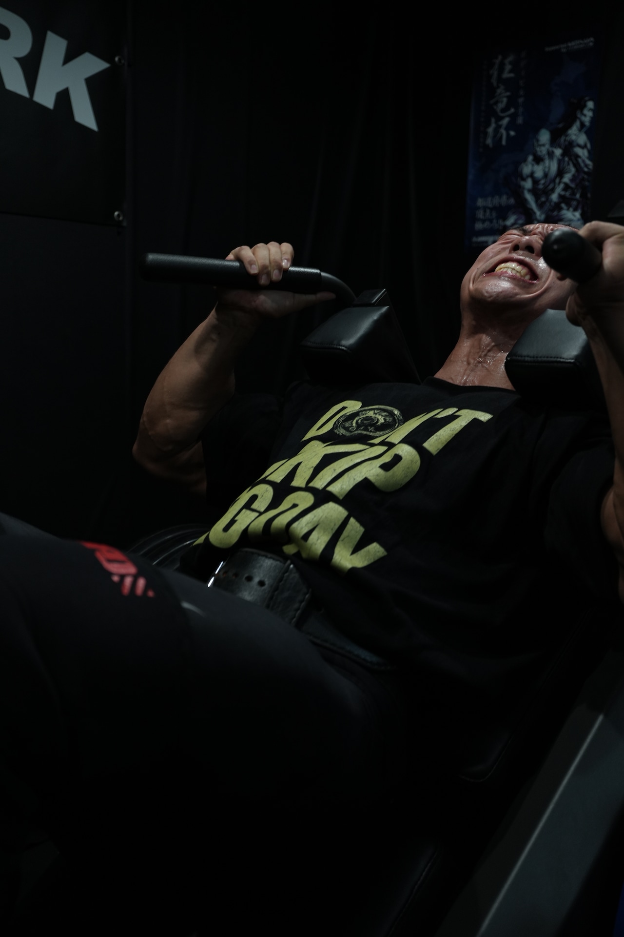 Dont_skip_leg_day_T-shirt_BLACK/YELLOW