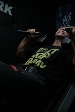 Dont_skip_leg_day_T-shirt_BLACK/YELLOW