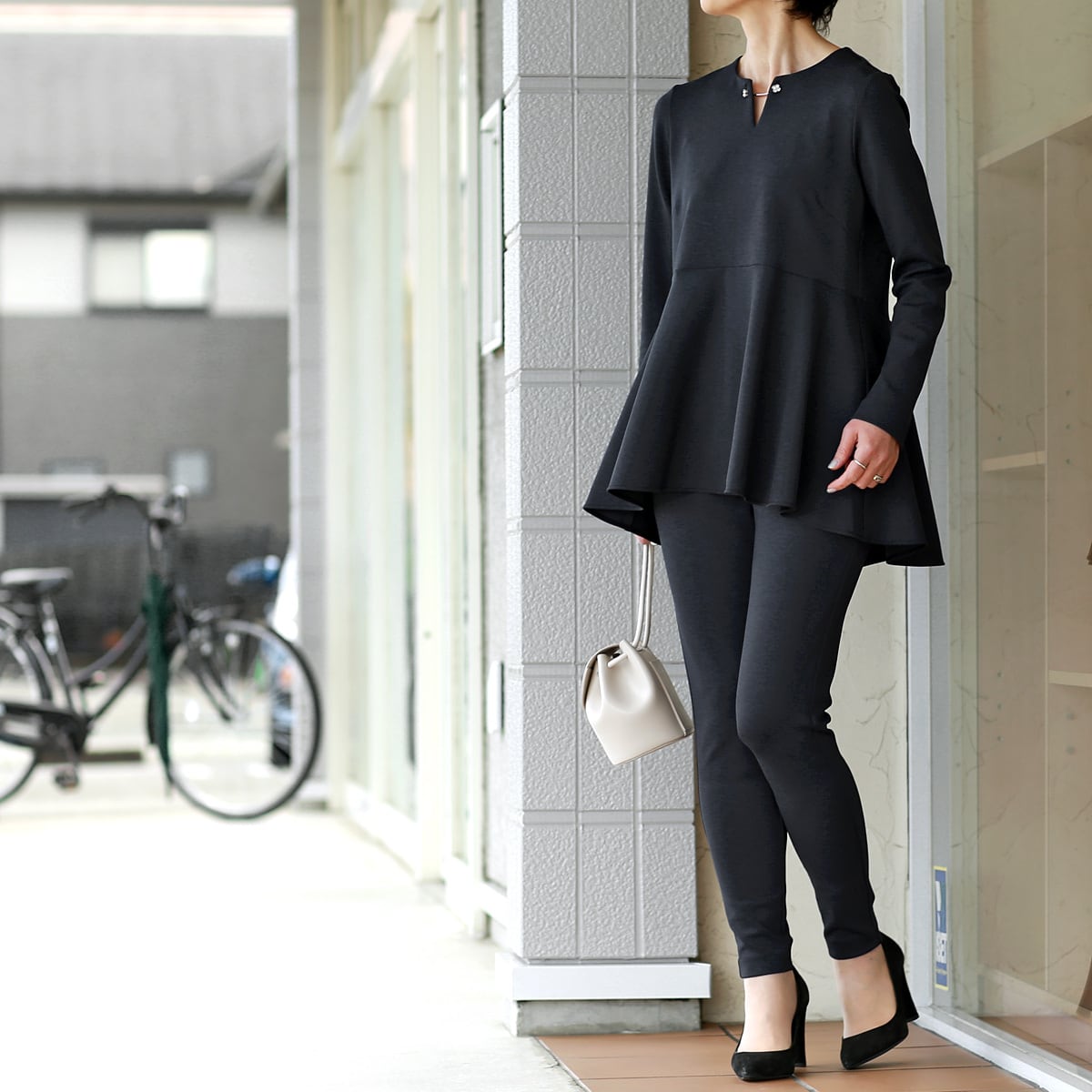 【営業日15:00迄のご注文は当日発送可能】BEATRICE (ベアトリス) ビジュープランジネック &イレギュラーペプラム セットアップ