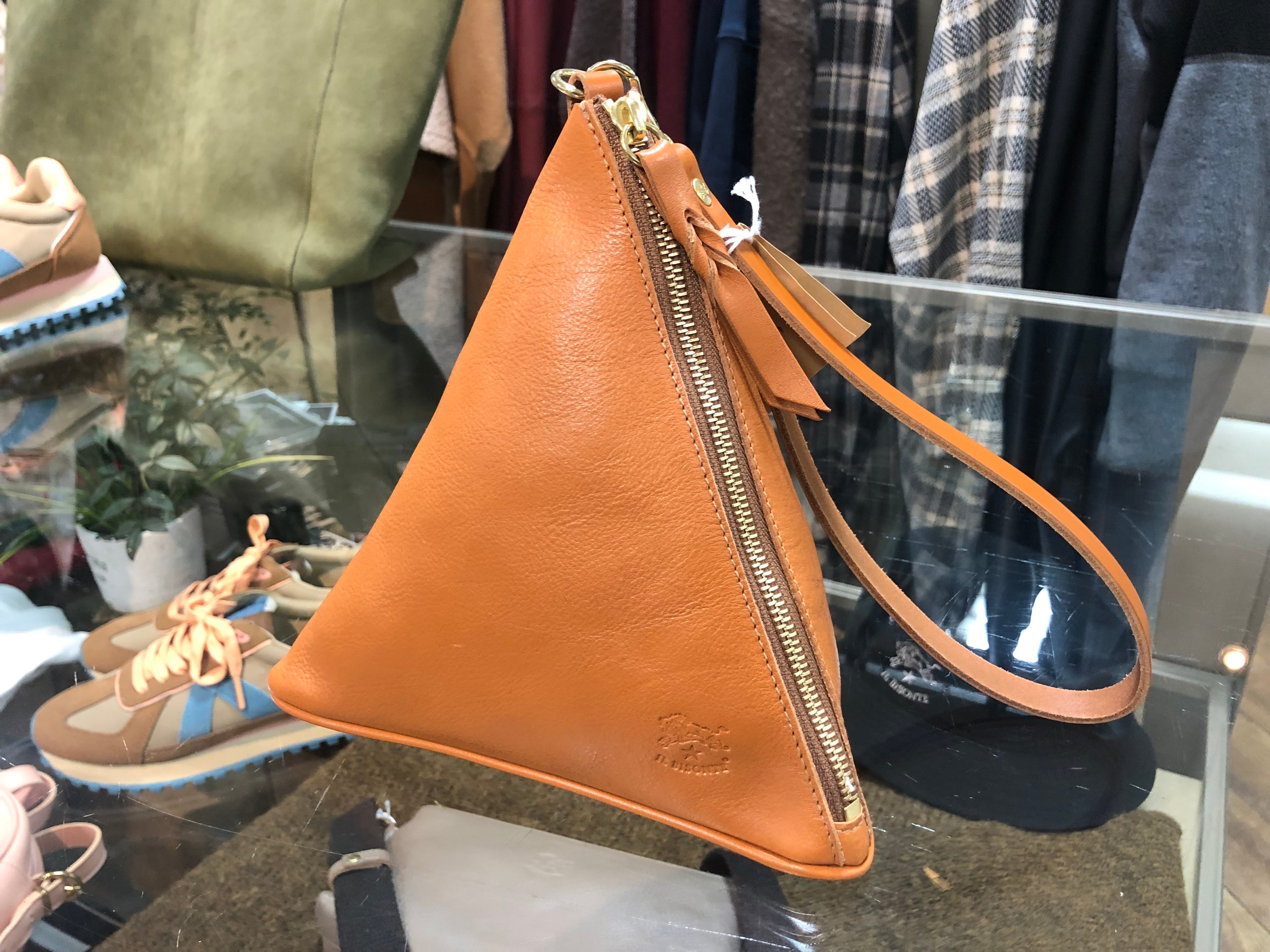 イルビゾンテ ピラミッド 三角形ハンドバッグ　試着のみ 624705ed059049e190362a150ce627