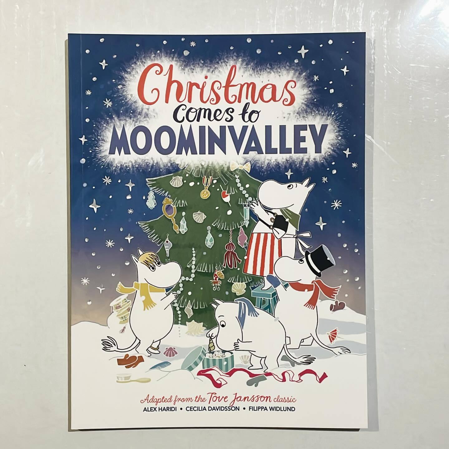 洋書絵本「Christmas Comes to Moominvalley」ムーミン　英語版 - 画像1