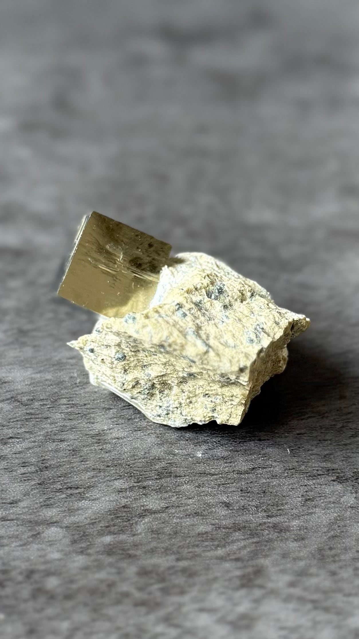 マグネタイト クリスタル 磁鉄鉱 26,8g ユタ州産 MGT066 原石 天然石