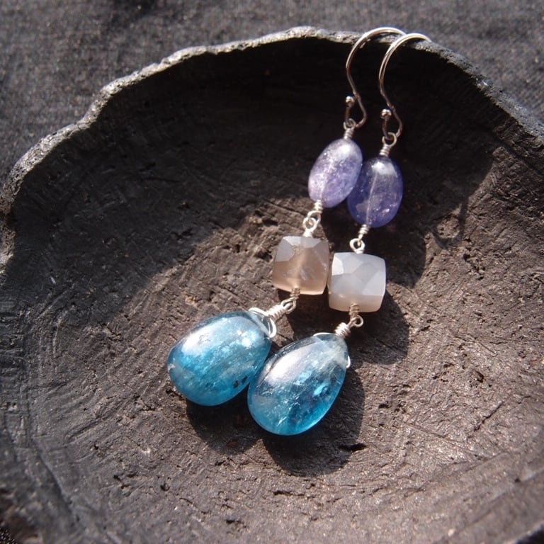 SV】Tanzanite × Gray Moonstone × Kyanite Earrings／グレー