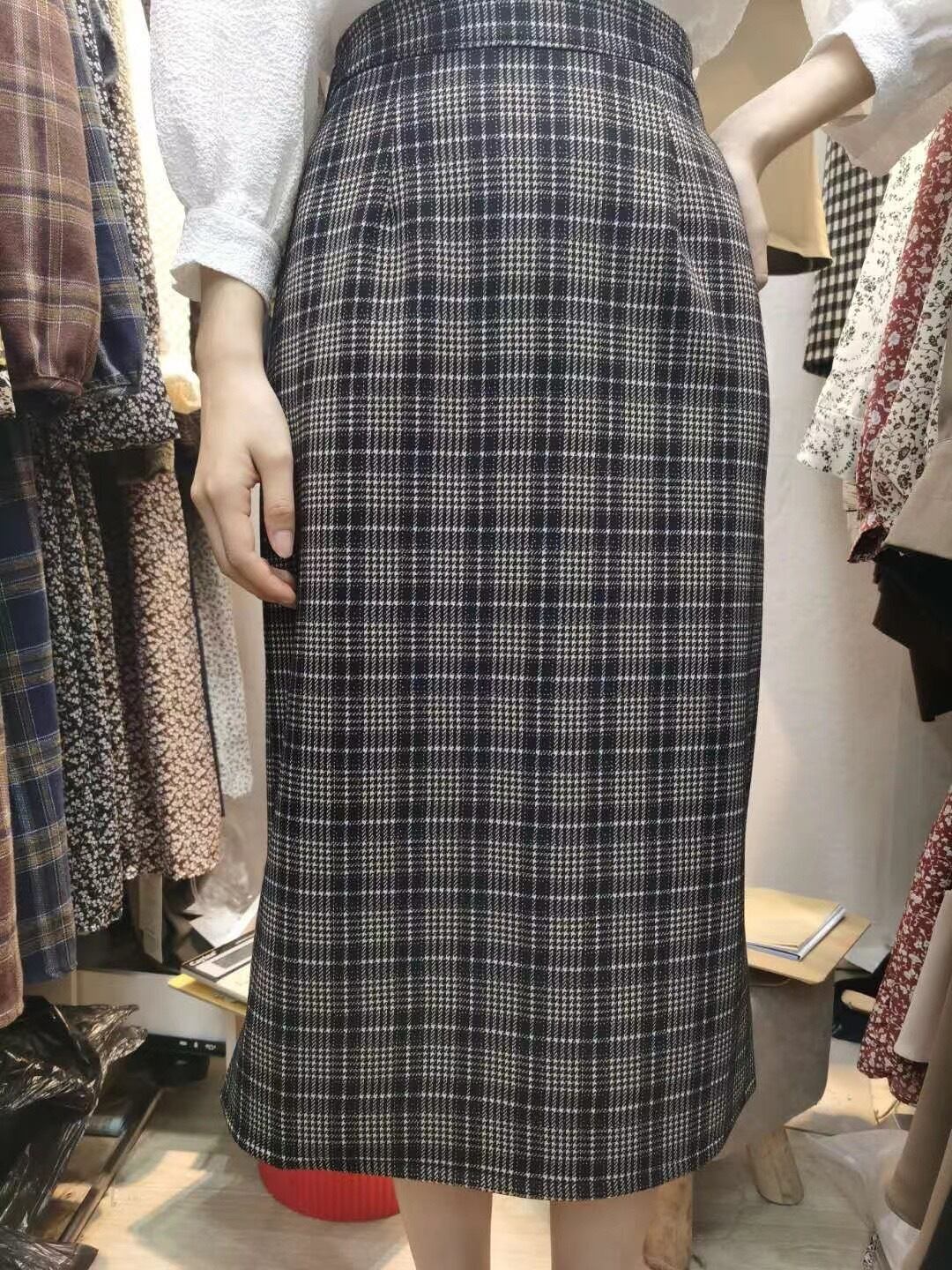 ミモレ丈チェックスカート