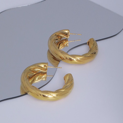 ピアス レディース アクセサリー フープピアス ツイストデザイン 太め 金 ゴールド カジュアル きれいめ エレガント 個性的 おしゃれ ファッション ボリューム 華やか 女性 存在感 パーティー