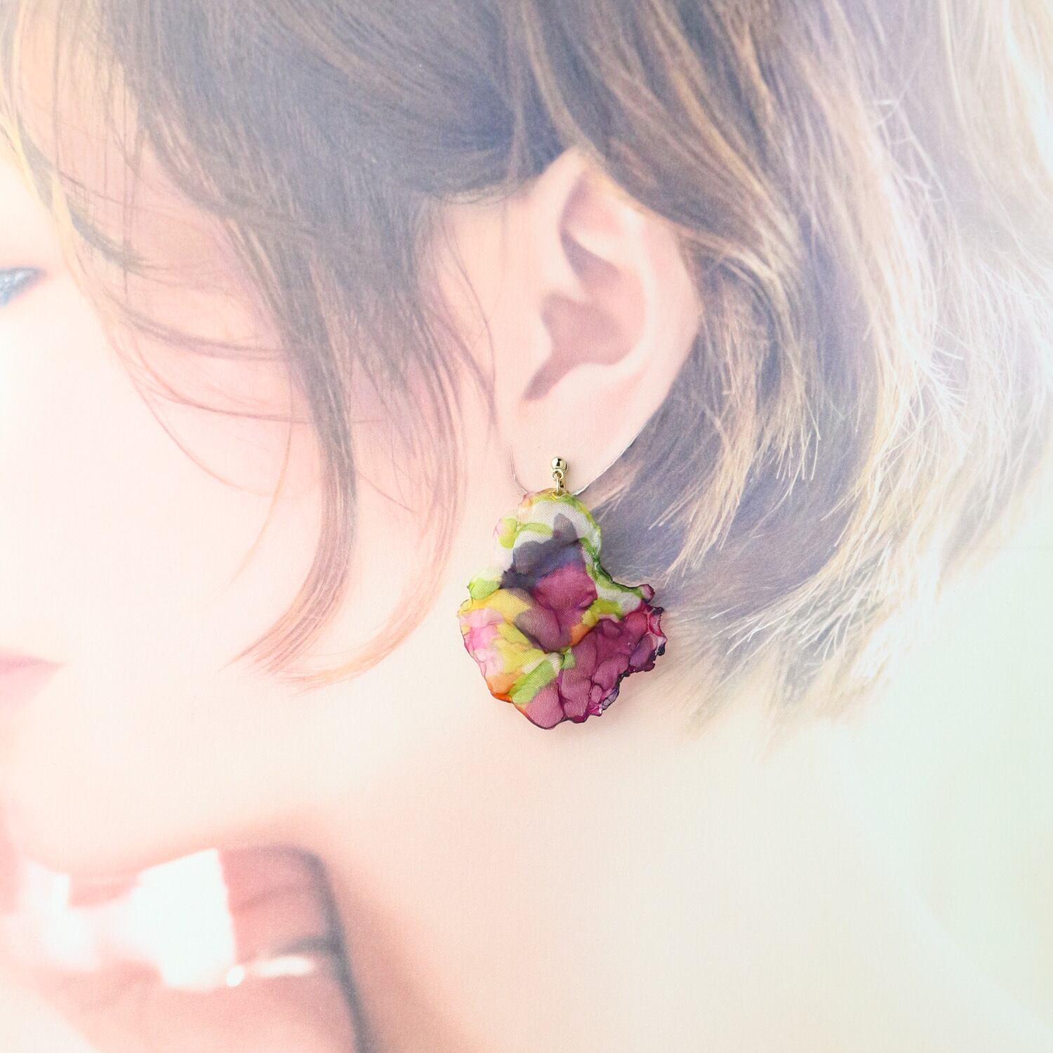 Flower パープルとオレンジの花々｜オーガンジーのゆれる大ぶり