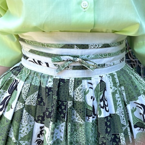 50's khaki rooster print skirt waist design