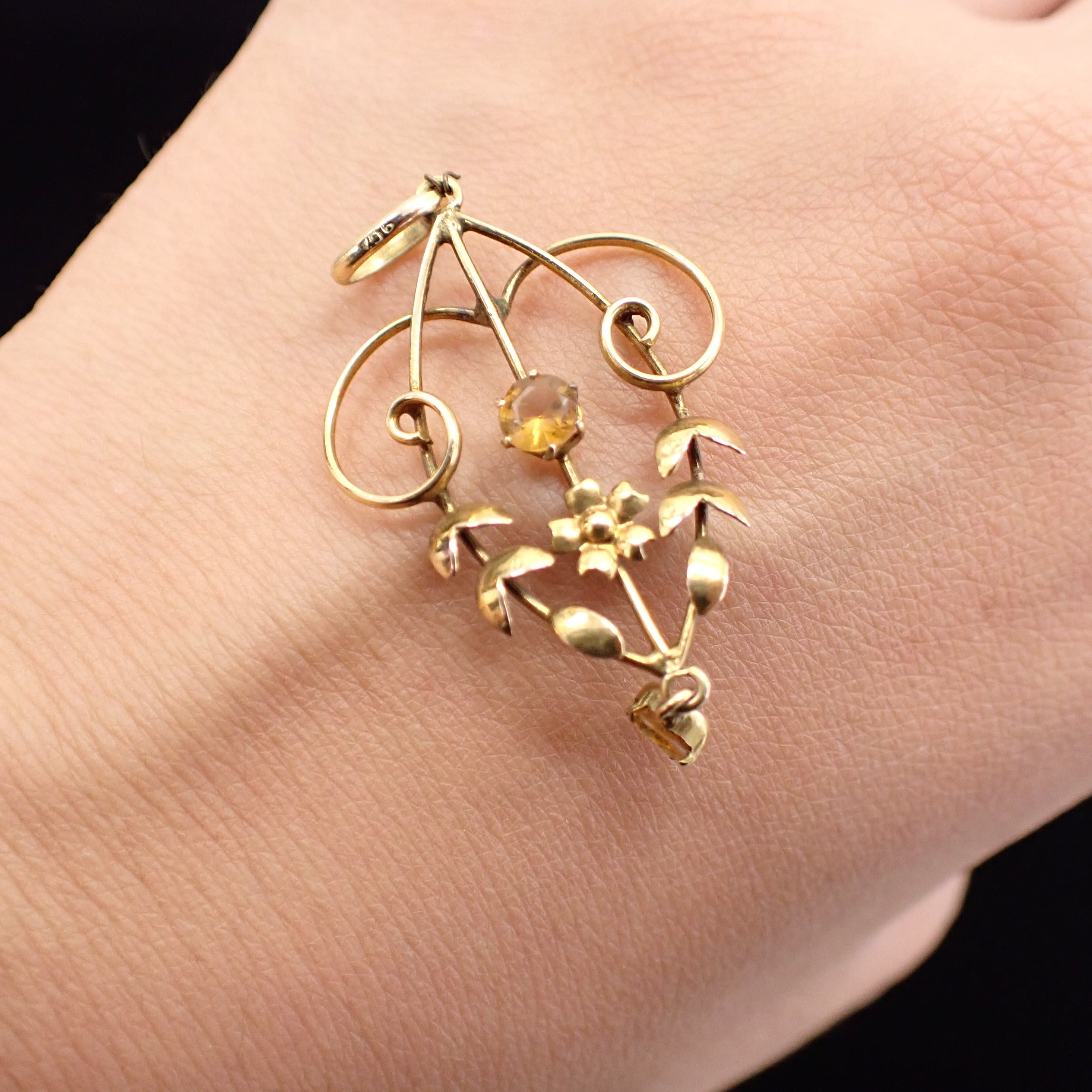 イギリスヴィンテージ K9 うさぎチャーム/アンティークネックレス