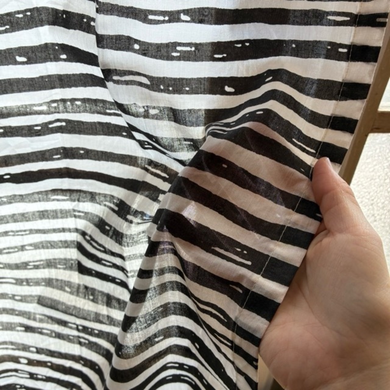 TOPANGA Homefurnishing India Cotton Voile Black Pinstripe curtain　インド　コットンボイルブラックピンストライプカーテン　110×100cm　ホワイト　白　ブラック　黒　綿　ナチュラル　腰高窓　レースカーテン　薄手　カーテンポール　暖簾