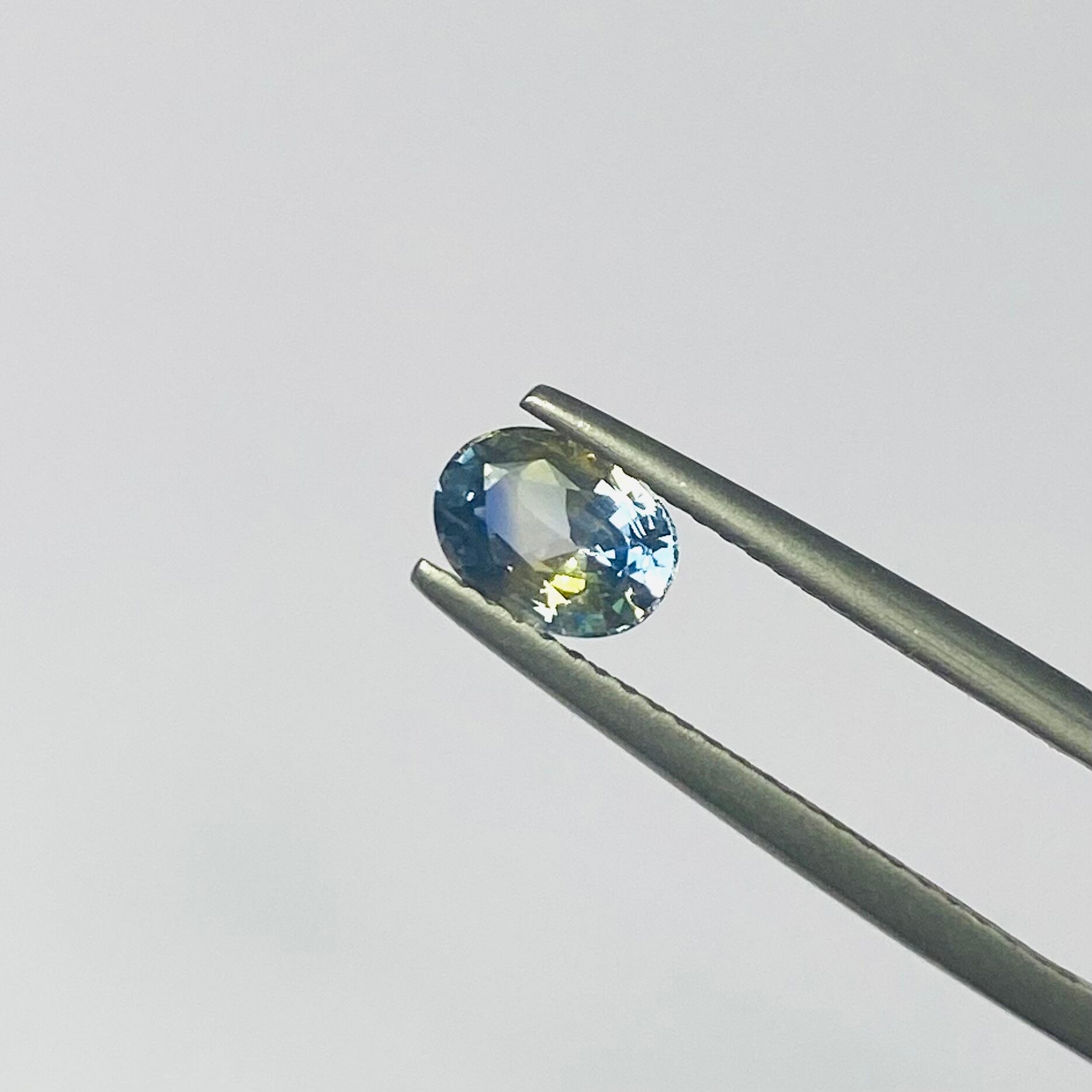 アートなバイカラーサファイア　ブルーもグラデ