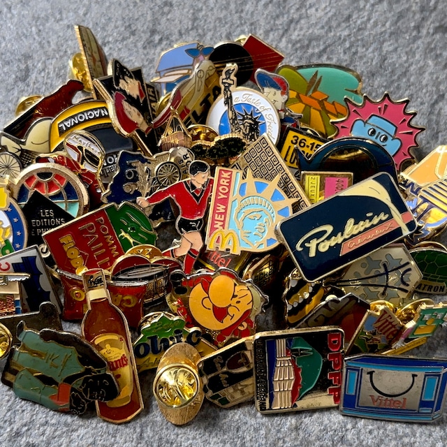 50個  フランス雑貨 ヴィンテージ  ピンバッジ ピンズ France pins  Pin badge vintage 古着 通販 リメイク ブローチ  アタッチメント付属 雑貨 2602030-2512038-1